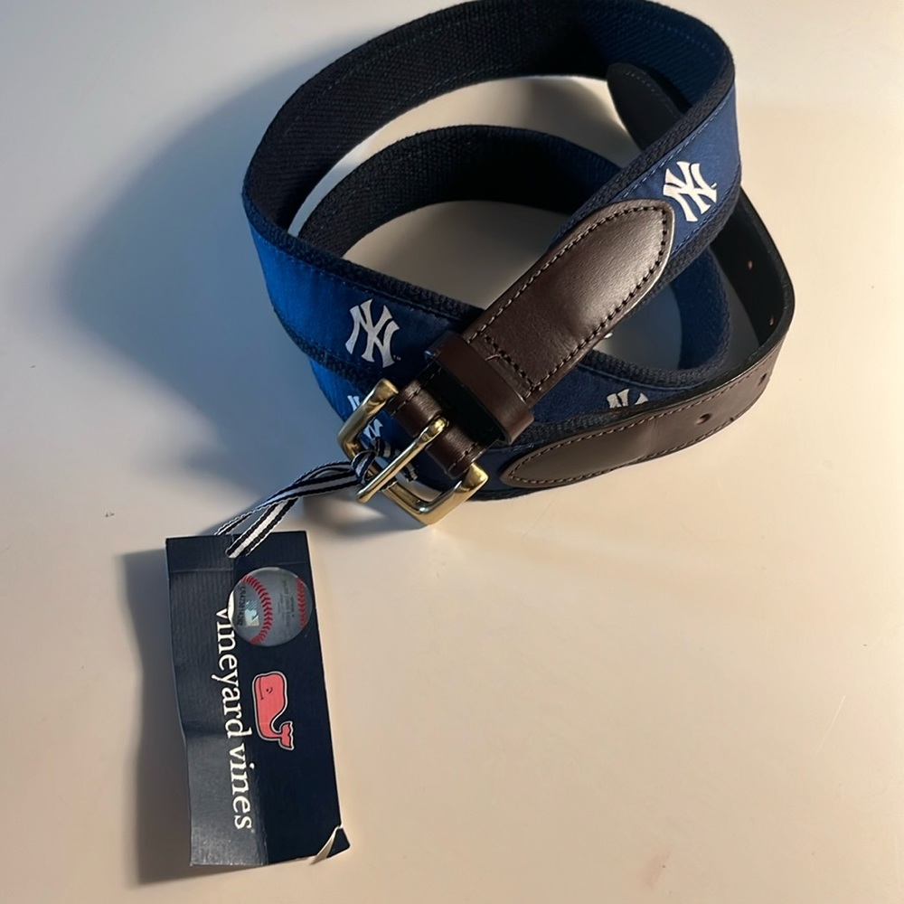 Vineyard, vines men’s Yankees belt
